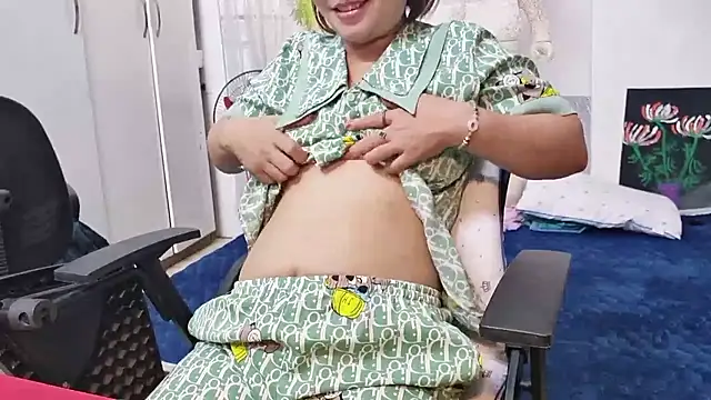 Snapshot of MichiLovely chatting on 11-07-25, 10:32 MichiLovely online show from 11-07-25, 10:32