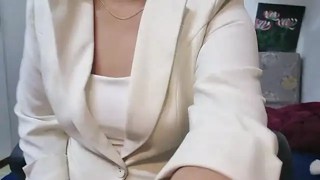 Snapshot of MichiLovely chatting on 12-15-25, 03:27 MichiLovely online show from 12-15-25, 03:27