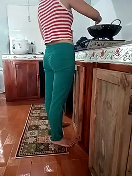 Sweet-Berry89 online show from 10-17-25, 04:48