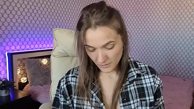 EmmySkyy online show from 09-11-25, 06:35
