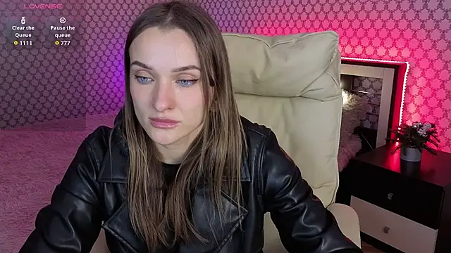 EmmySkyy online show from 09-28-25, 04:56