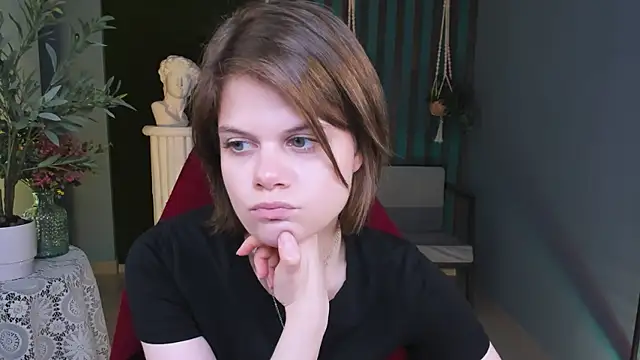 EllieMurler online show from 11-24-25, 09:09