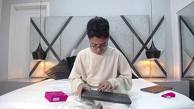 AustinReeds online show from 09-23-25, 02:42