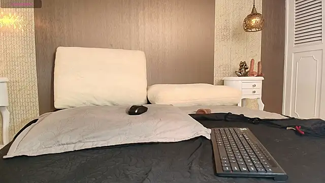 Tiifany Baker online show from 11-30-25, 07:56