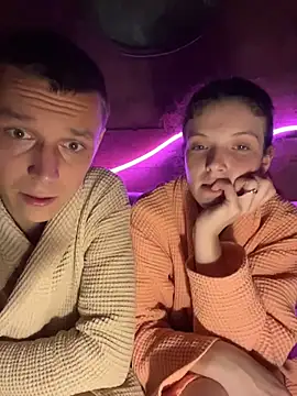 Snapshot of FoxStudioSex chatting on 10-31-25, 04:41 FoxStudioSex online show from 10-31-25, 04:41