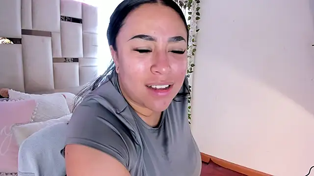 Zoey thompson online show from 10-26-25, 02:56