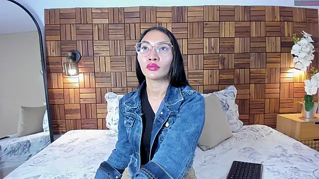 lucyy liiuu online show from 10-24-25, 08:05