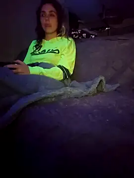 Snapshot of luvcupl chatting on 11-12-25, 03:51 luvcupl online show from 11-12-25, 03:51