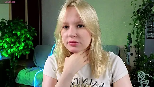 Mila Lioness online show from 10-04-25, 05:49