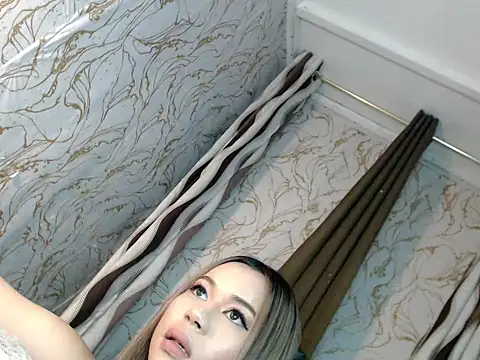 Honey Swellens online show from 09-22-25, 05:48