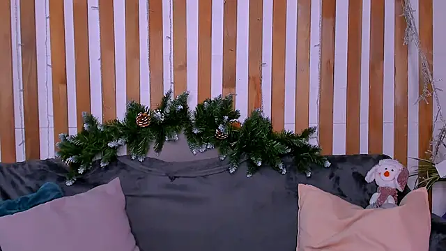 Lori Williams online show from 12-22-25, 01:02