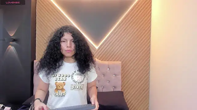 Snapshot of angelita_martins chatting on 11-21-25, 09:24 angelita martins online show from 11-21-25, 09:24