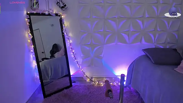 JuliethMoss online show from 12-15-25, 08:57