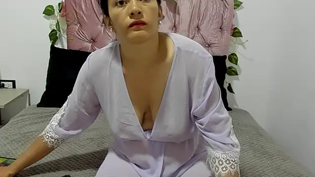 ivy moon05 online show from 11-26-25, 04:30