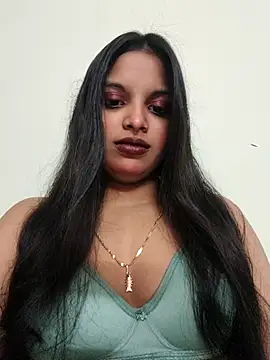 Snapshot of Maahhii_2 chatting on 09-19-25, 05:24 Maahhii 2 online show from 09-19-25, 05:24