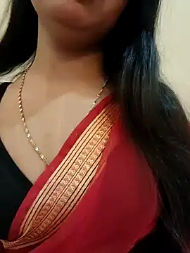 Snapshot of Maahhii_2 chatting on 10-16-25, 06:42 Maahhii 2 online show from 10-16-25, 06:42