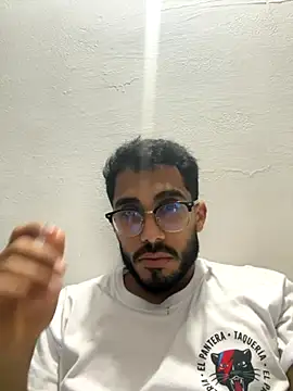 Snapshot of TU-MORENOO chatting on 11-18-25, 08:08 TU-MORENOO online show from 11-18-25, 08:08