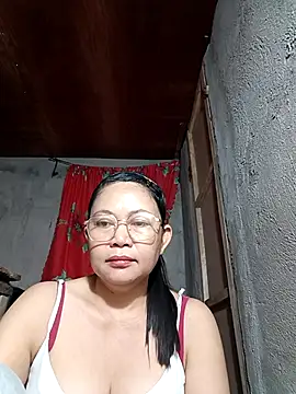 Everleigh mom online show from 10-28-25, 07:38