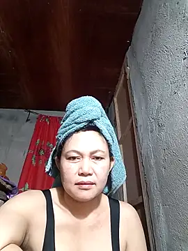 Everleigh mom online show from 10-30-25, 01:51