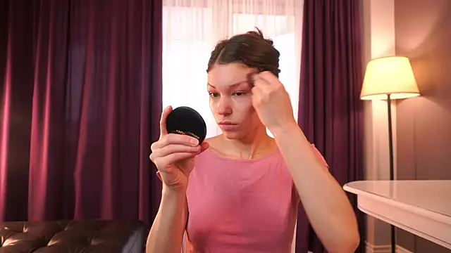 ElwynaBrickell online show from 10-20-25, 04:13