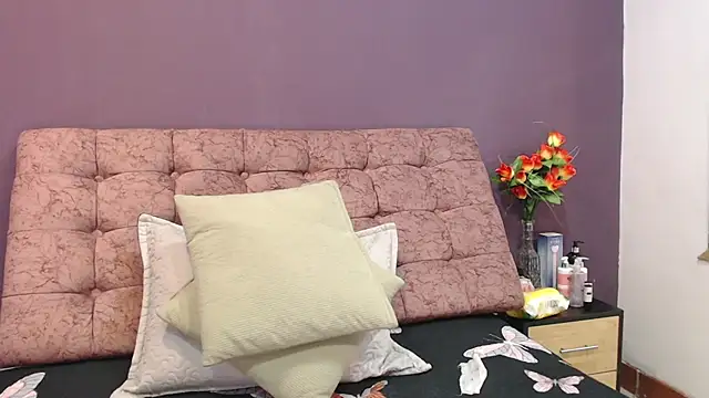 KateWelsin online show from 10-18-25, 08:20