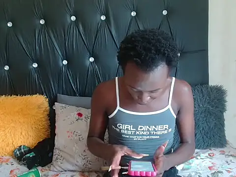 Lsnickykhanyile online show from 10-31-25, 11:44