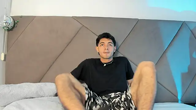 Snapshot of andrew_colleman chatting on 02-10-26, 02:59 andrew colleman online show from 02-10-26, 02:59