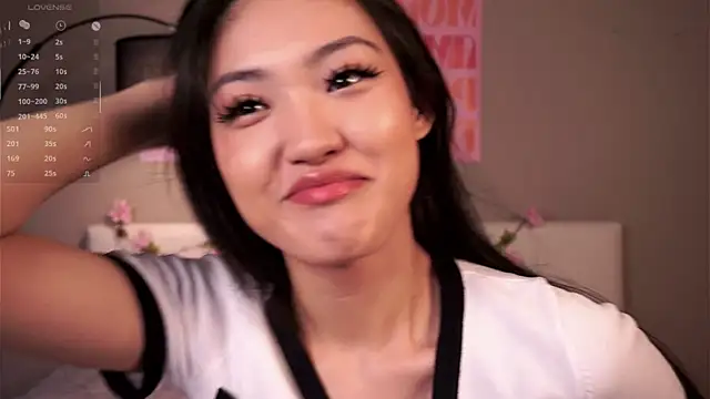 Snapshot of FancyEsten chatting on 10-17-25, 07:33 FancyEsten online show from 10-17-25, 07:33