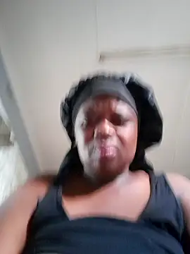 cairococo online show from 11-19-25, 04:07