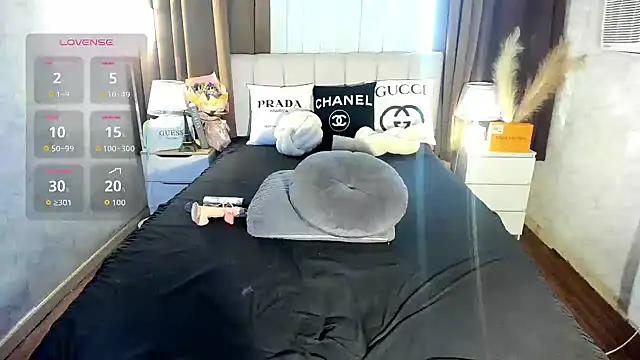 Snapshot of maegan_fox chatting on 10-12-25, 03:38 maegan fox online show from 10-12-25, 03:38