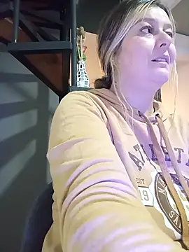 Snapshot of Fernandar2025 chatting on 11-14-25, 12:42 Fernandar2025 online show from 11-14-25, 12:42