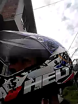 Snapshot of Fernandar2025 chatting on 11-15-25, 02:13 Fernandar2025 online show from 11-15-25, 02:13