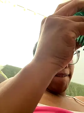 Valen1800 online show from 10-28-25, 07:16