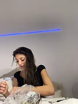 Snapshot of naughtybella05 chatting on 11-22-25, 08:19 naughtybella05 online show from 11-22-25, 08:19