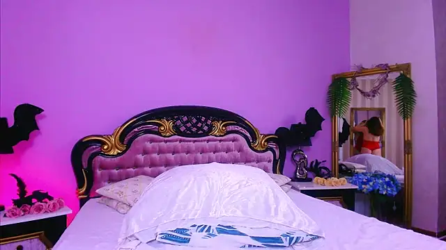 Snapshot of BellaHex chatting on 10-17-25, 05:26 BellaHex online show from 10-17-25, 05:26