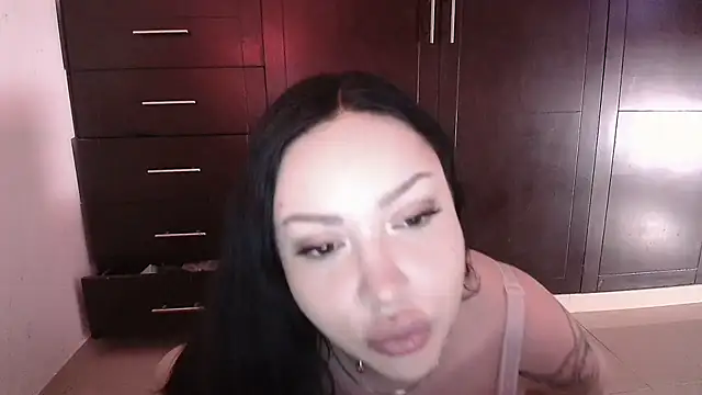 Snapshot of DreamGirl18 chatting on 10-29-25, 04:04 DreamGirl18 online show from 10-29-25, 04:04