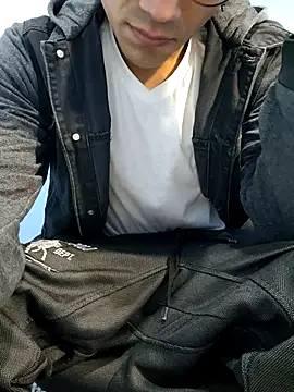 Snapshot of Mirreylatino chatting on 11-14-25, 04:55 Mirreylatino online show from 11-14-25, 04:55