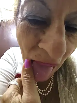 MaryeLunna online show from 10-28-25, 11:58