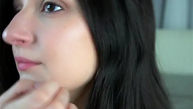 Snapshot of FalineBeacher chatting on 11-18-25, 03:05 FalineBeacher online show from 11-18-25, 03:05