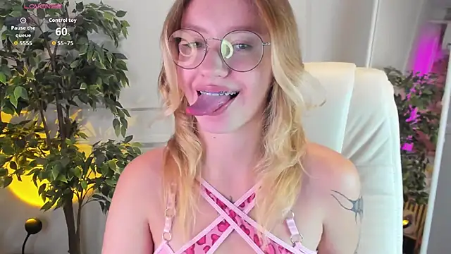 Nerissa xo online show from 10-02-25, 08:05