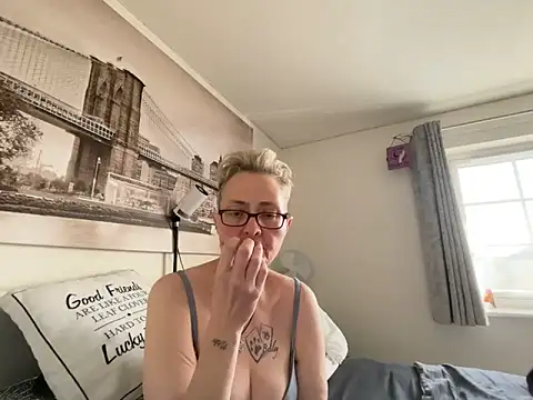 Curvy-Jinx online show from 03-30-26, 07:42