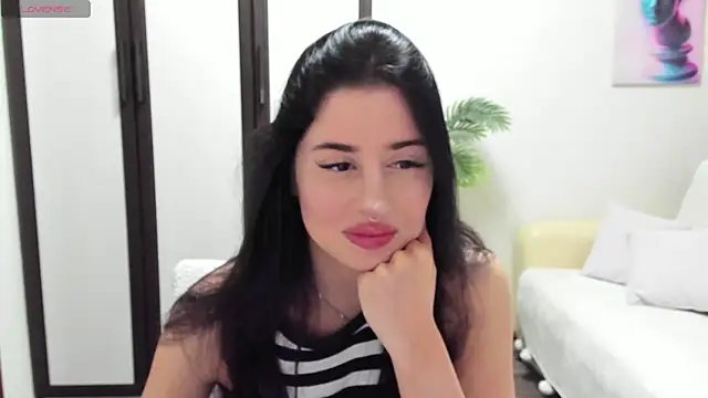 Snapshot of meowallen chatting on 10-10-25, 01:32 meowallen online show from 10-10-25, 01:32