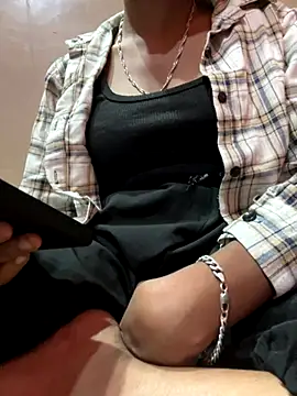 Snapshot of sakshi5533 chatting on 10-09-25, 04:38 sakshi5533 online show from 10-09-25, 04:38