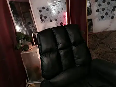 Snapshot of xblack_clover chatting on 11-25-25, 09:42 xblack clover online show from 11-25-25, 09:42