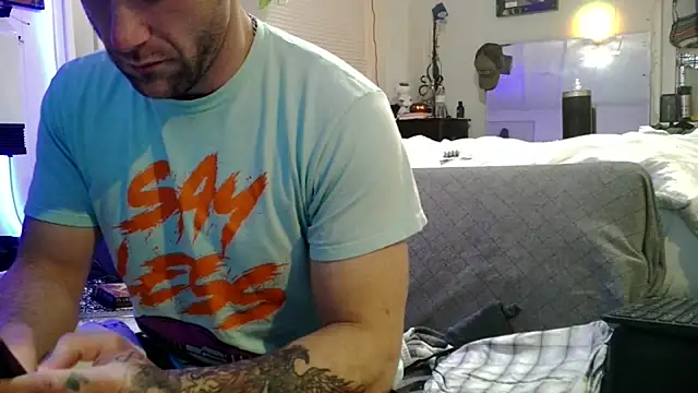 Luv2SuckBWC92 online show from 11-29-25, 02:47