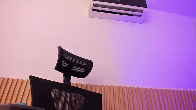 OliviaSweett online show from 10-26-25, 06:03