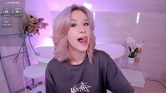 Snapshot of Necucub chatting on 09-20-25, 04:13 Necucub online show from 09-20-25, 04:13