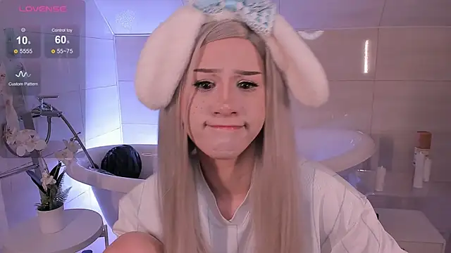 Snapshot of Necucub chatting on 10-30-25, 02:02 Necucub online show from 10-30-25, 02:02