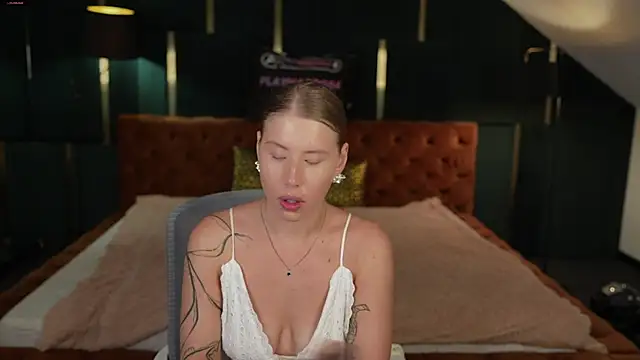 BadAfina online show from 09-19-25, 06:59