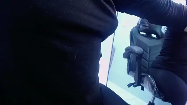 Snapshot of victoria_hernandez_t_ chatting on 10-25-25, 12:56 victoria hernandez t online show from 10-25-25, 12:56